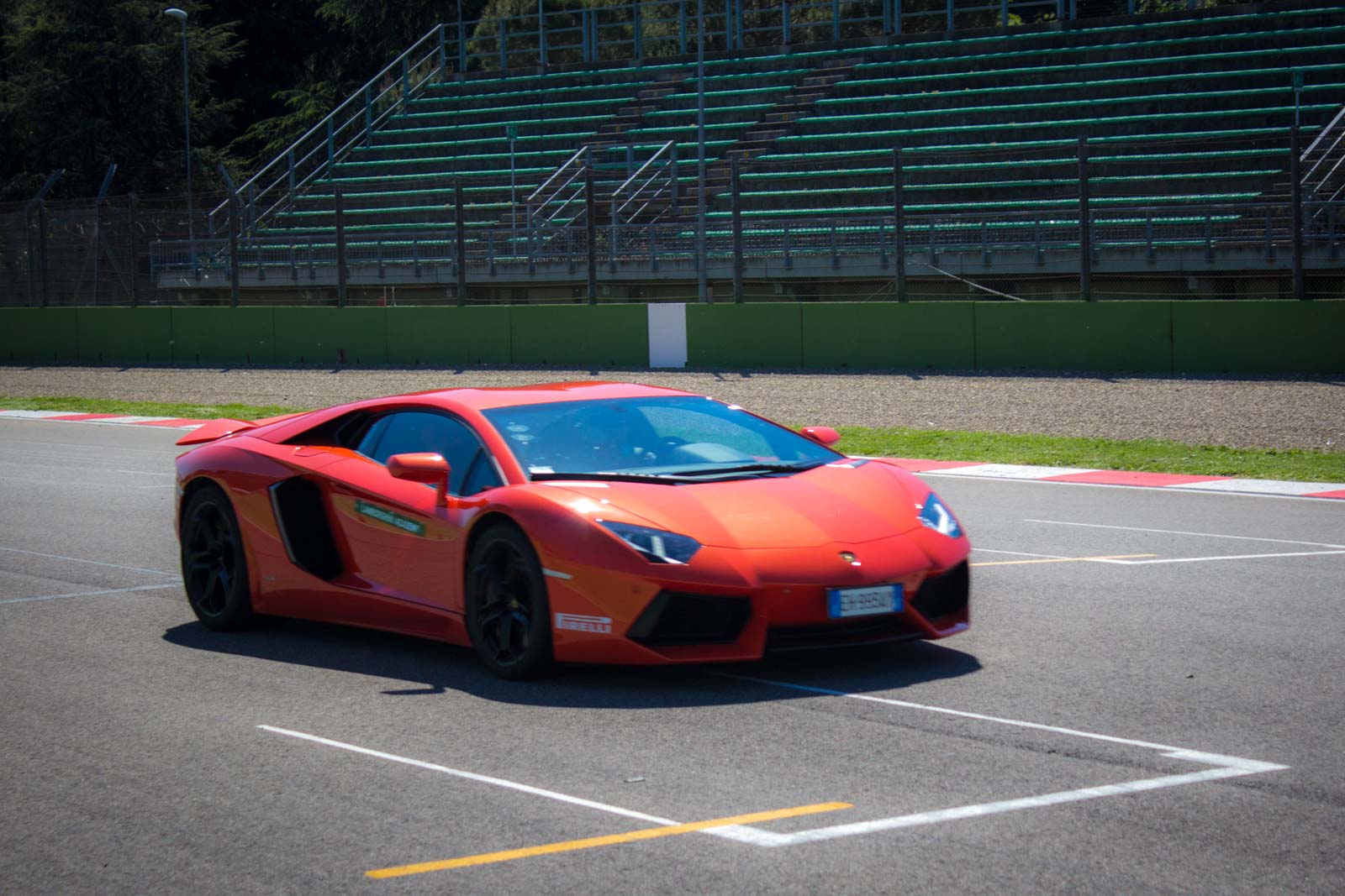 lamborghini driving tips, max venturi, imola racetrack, how to drive fast and safe, braking, corners