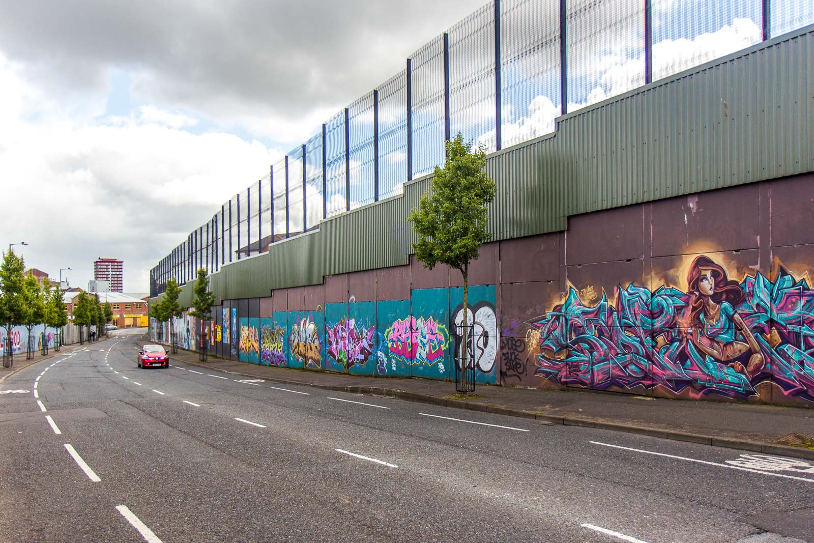 Belfast Peace Wall and its murals how to see it for yourself (2023)