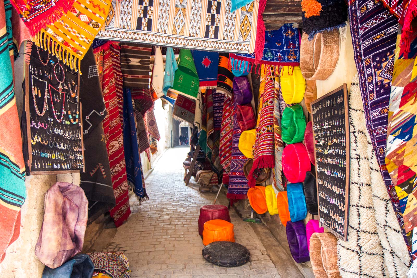 How to deal with touts in Morocco, Fez