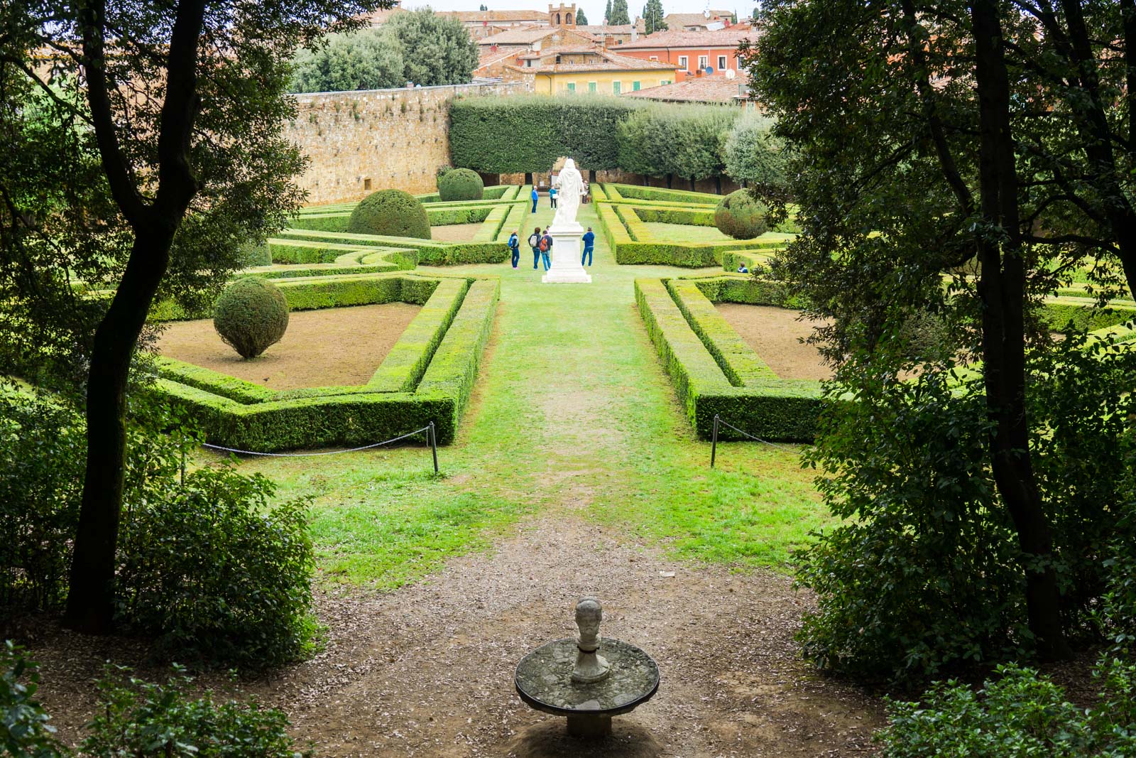 Walking in the Val d'Orcia, Tuscany, Italy