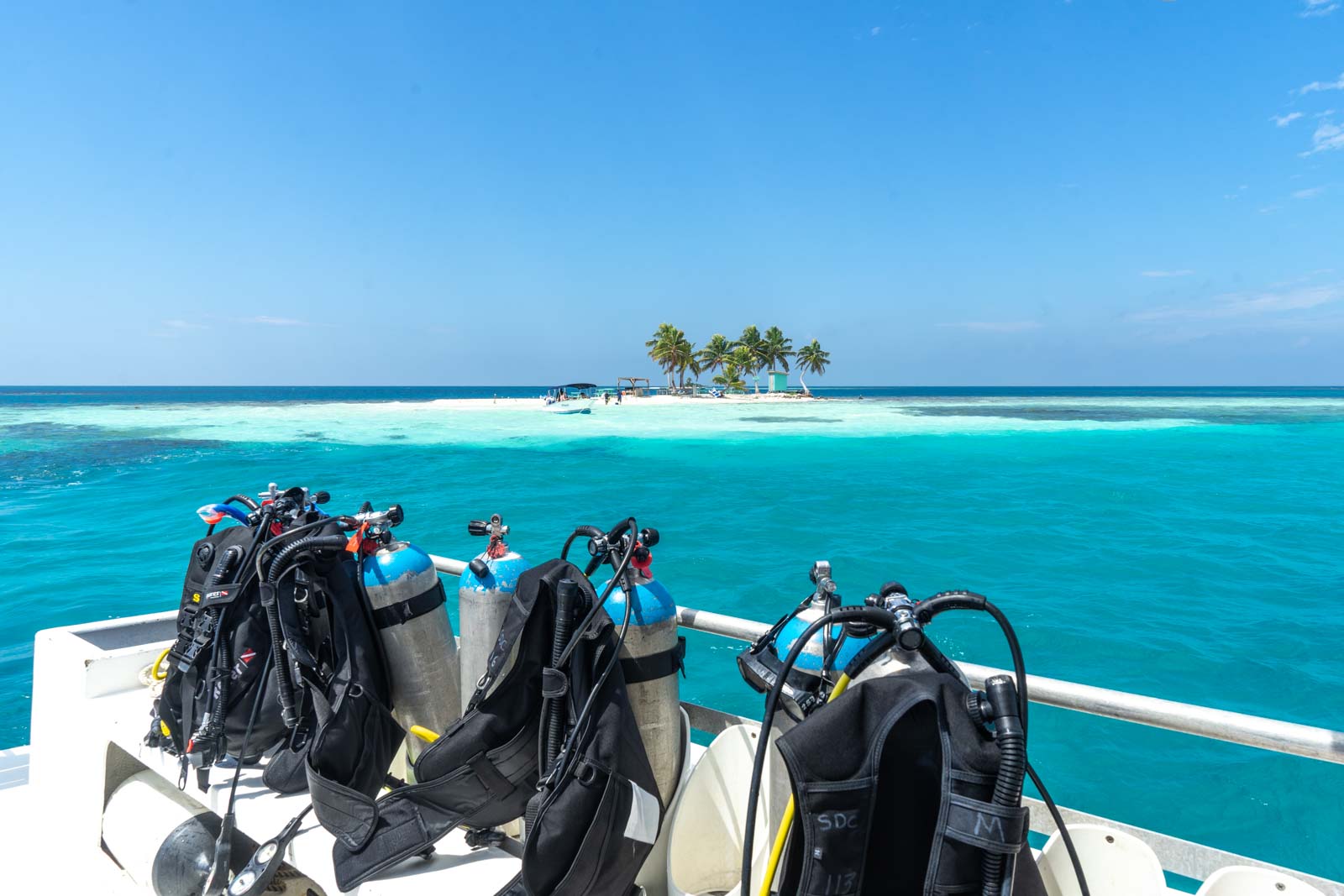 Snorkelling on the Belize Barrier Reef A day trip from Placencia