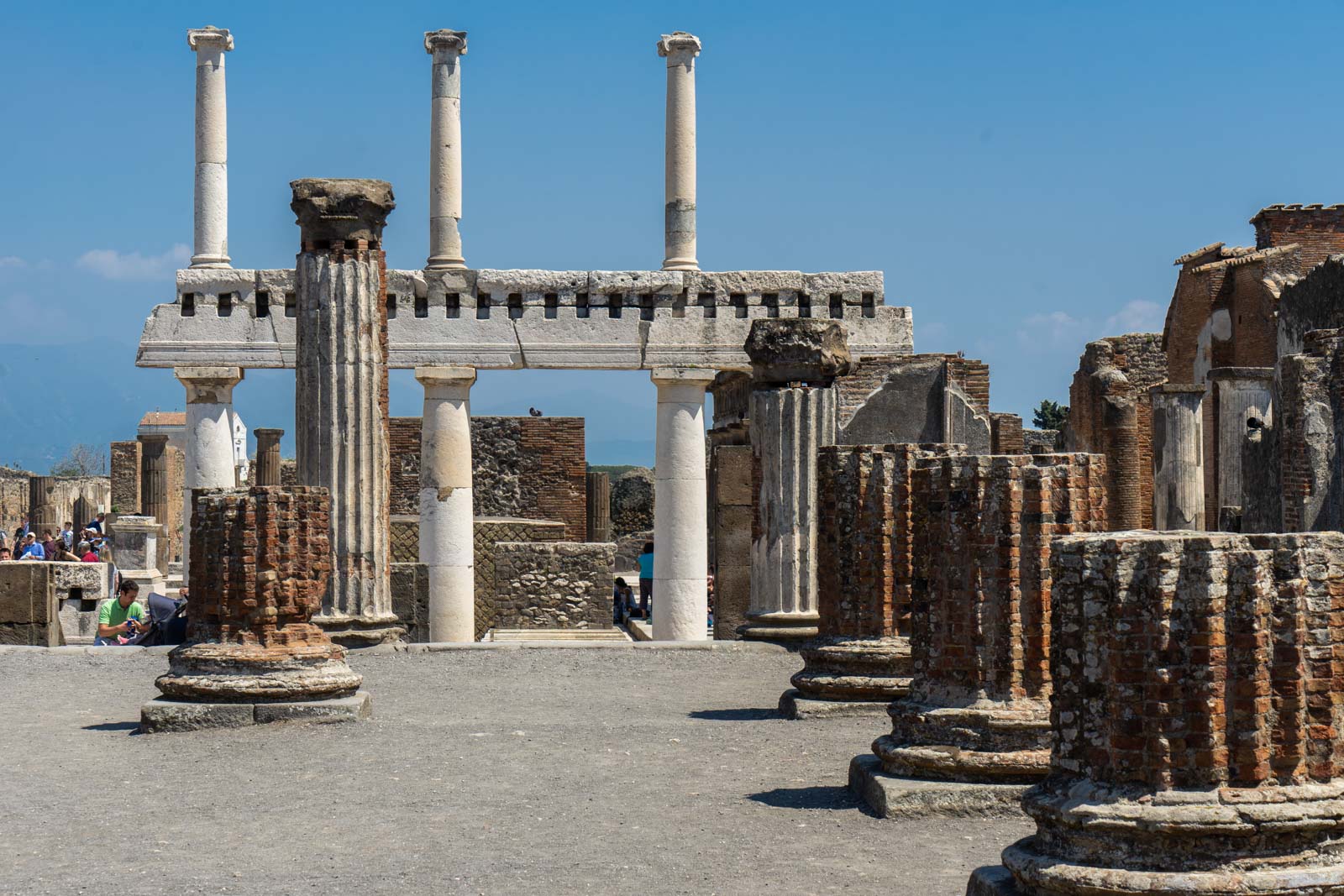 self tour pompeii