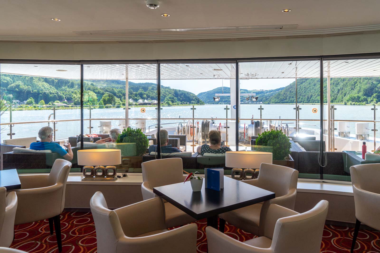 Avalon Waterways bar